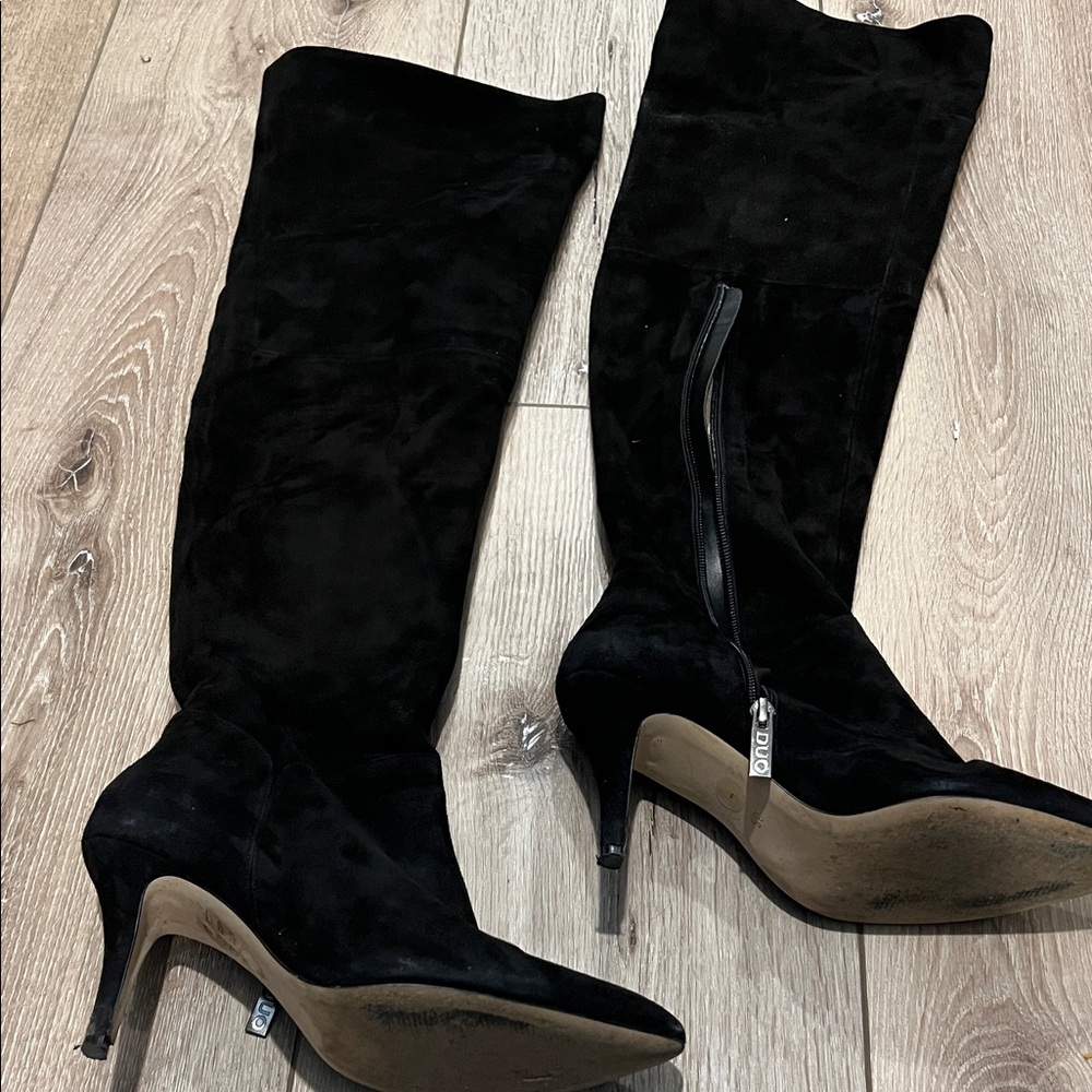 Chic Black Suede Heeled Boots